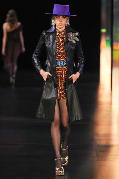 Look 3
